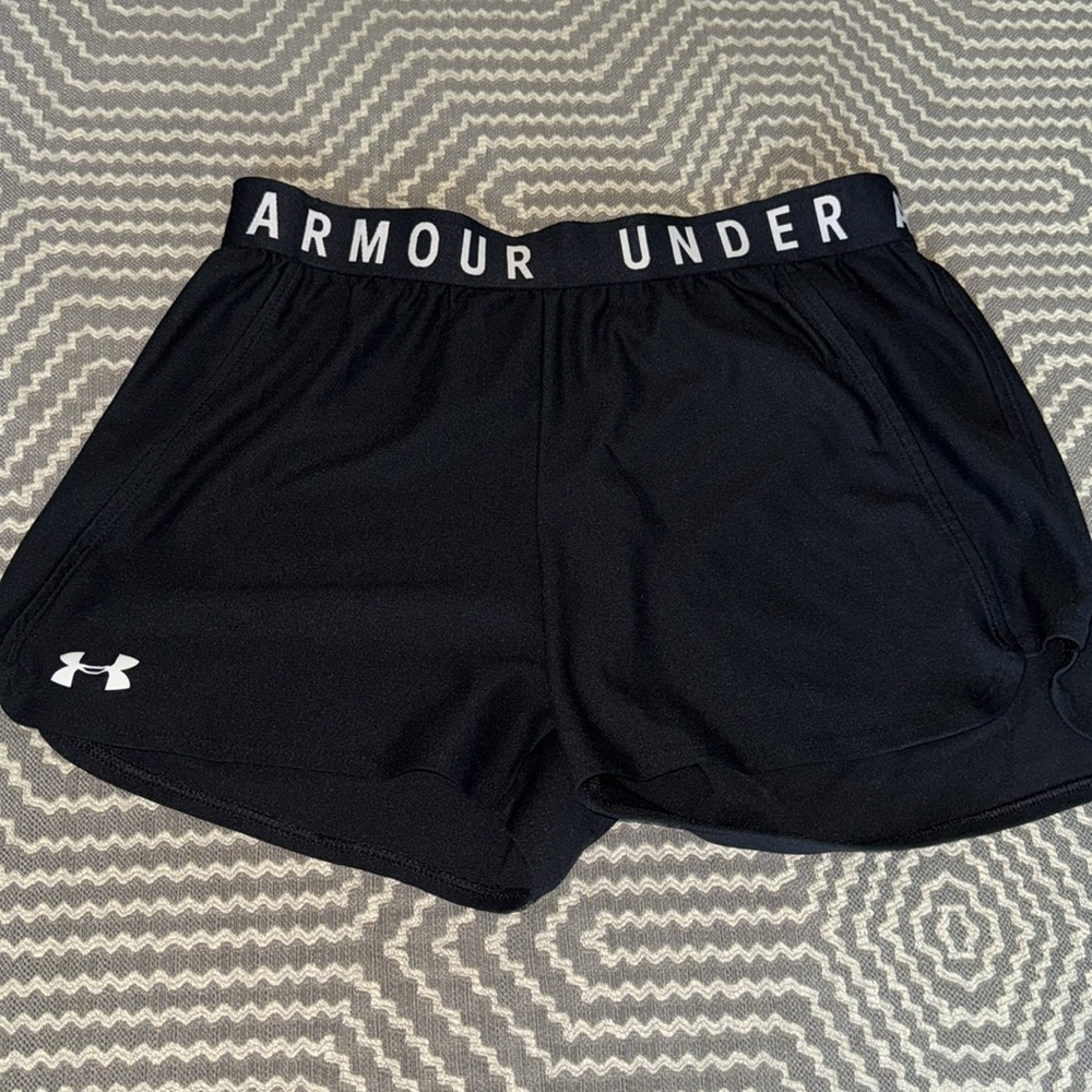 3 Under Armour Shorts and 1 Nike shorts - Picture 5 of 6